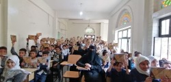 منتدى معد كرب القومي ومنظمة بركس يمن للدراسات والتنمية  يواصلون توزيع كراسة المسند في مدارس  بدر الأهلية